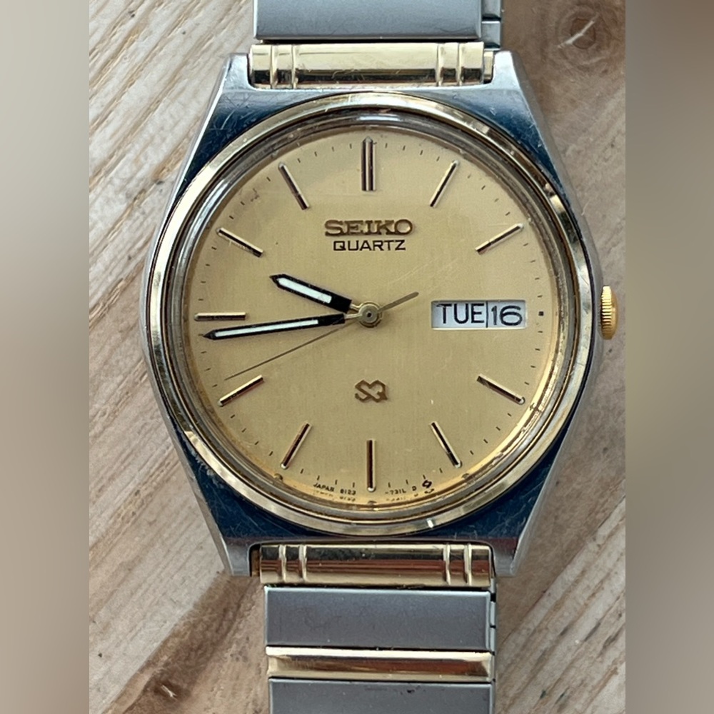Seiko SQ Men’s Watch Vintage Gold Dial Day Date Window Two-Tone Stretch Bracelet